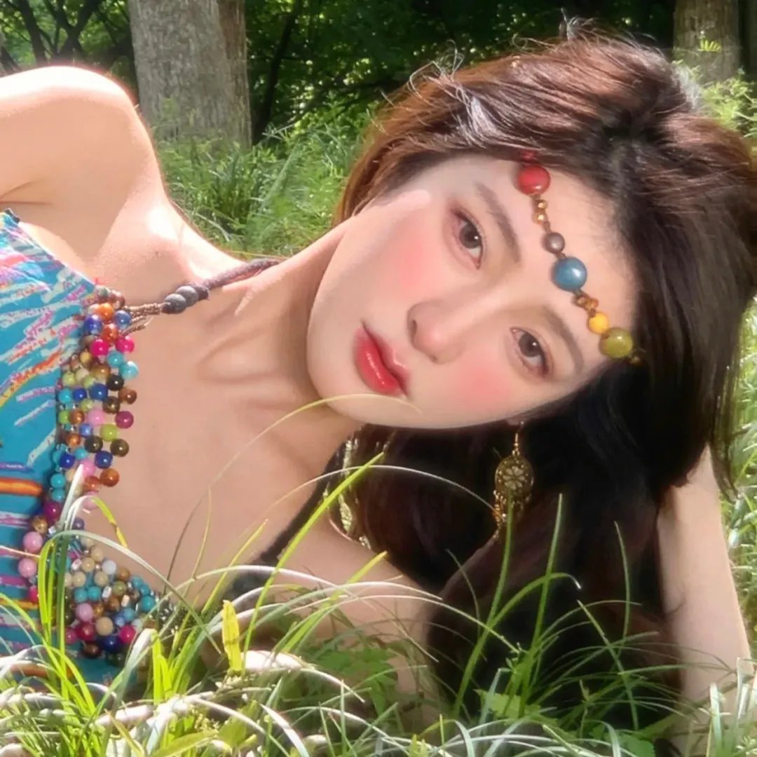 穿黄睡衣的女孩
